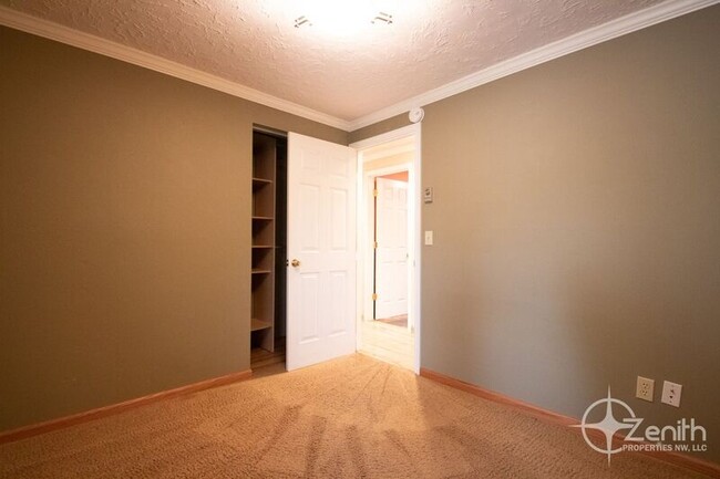 Building Photo - 13101 SE Laver St