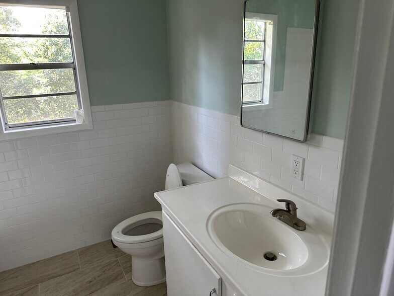 Bathroom - 1909 Summerville Rd
