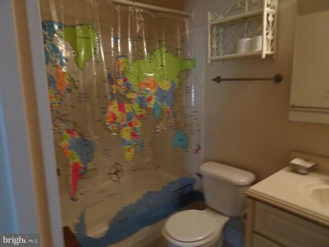 Building Photo - 610 W 11th St