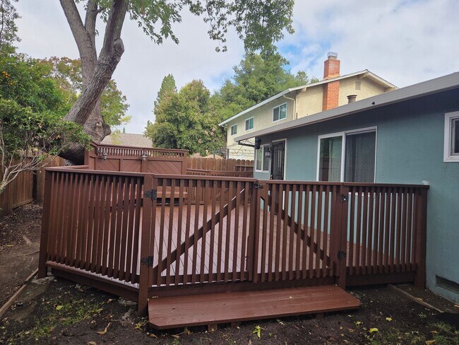 Building Photo - 2827 Owens St