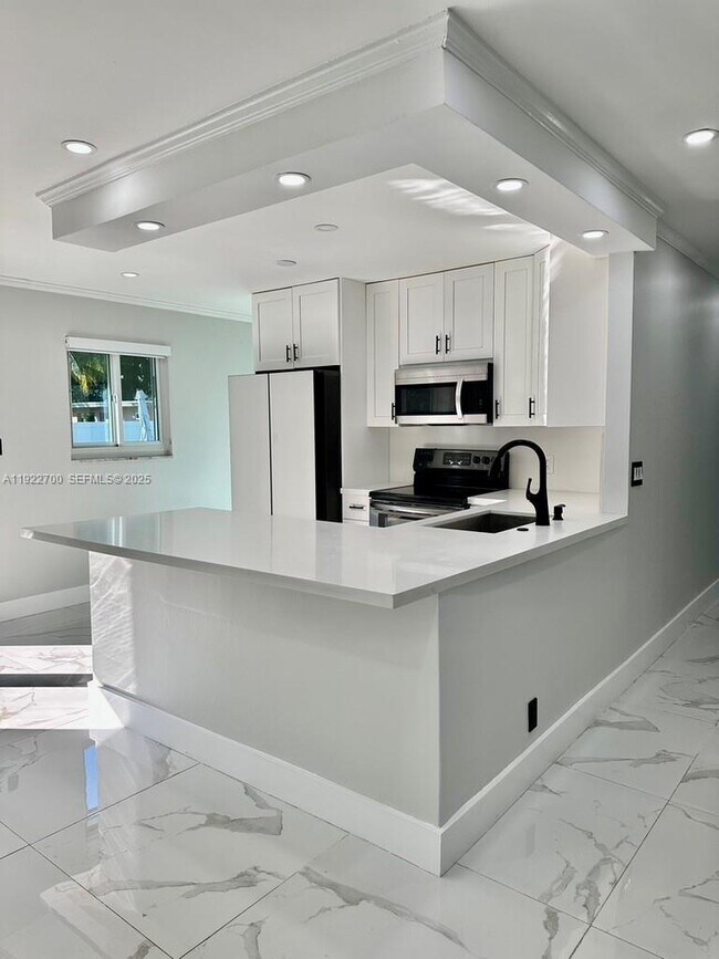 Building Photo - 4681 SW 26th Terrace