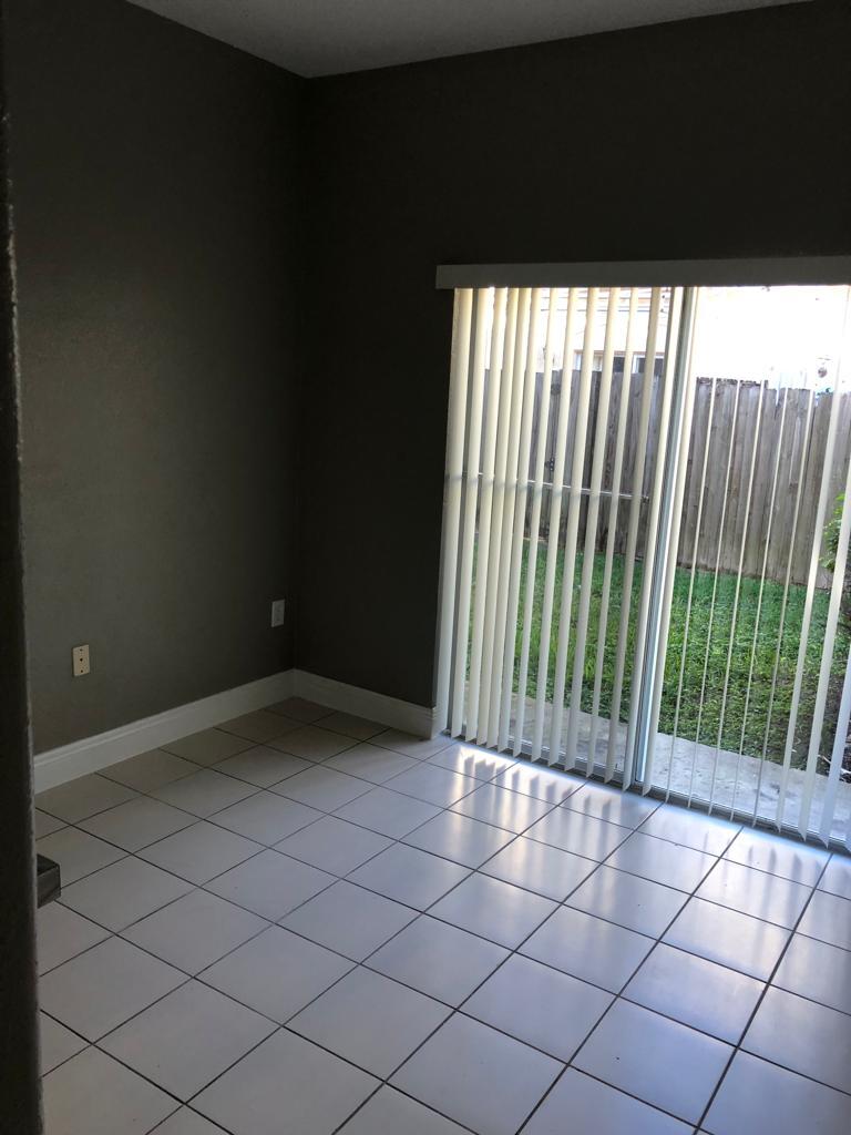 Building Photo - 1663 SE 29th St # 109