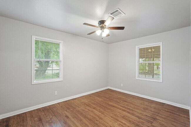 Building Photo - 5966 Doulton Dr