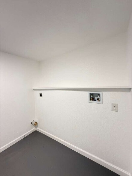 Building Photo - 143 Huxley Dr
