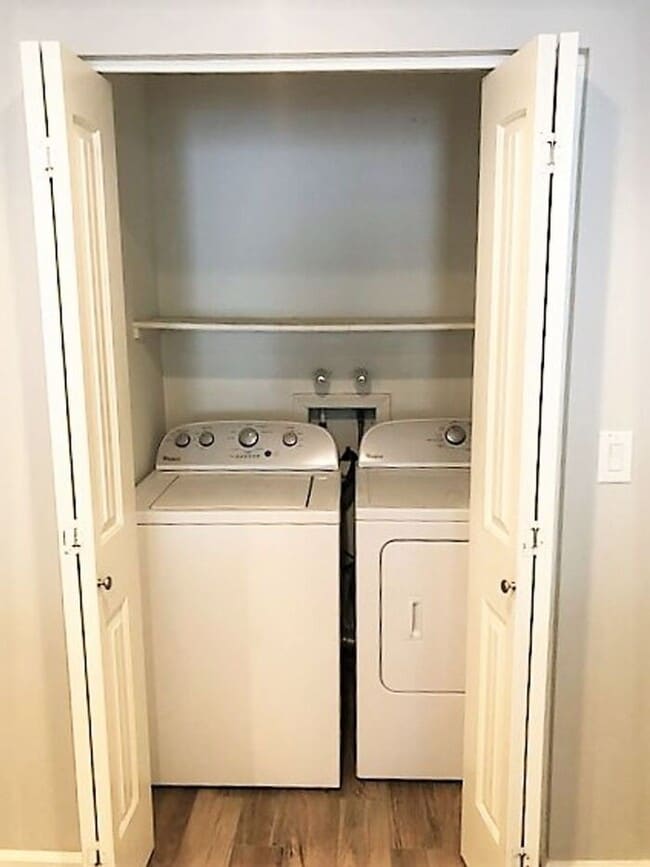 Building Photo - Remodeled 2 bedroom / 2 Full Bath