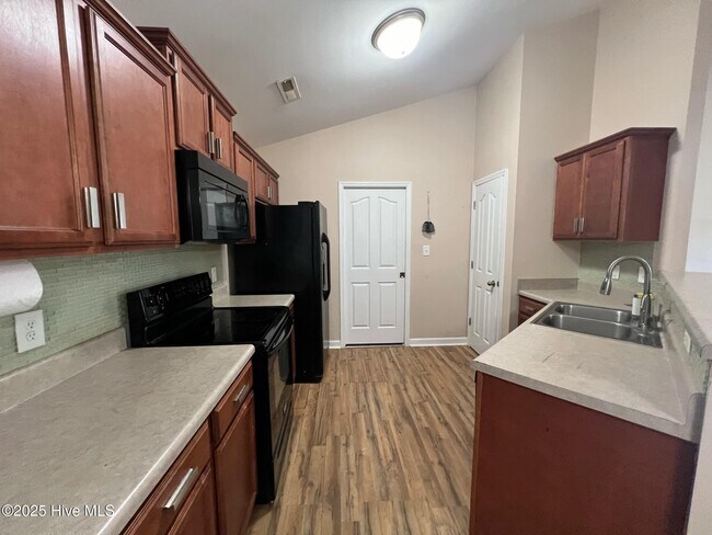 Building Photo - 141 Louie Ln
