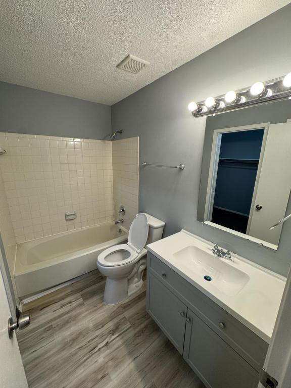 Building Photo - 11 Johnny Appleseed Ct