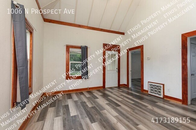 Building Photo - 1006 N Prospect Ave