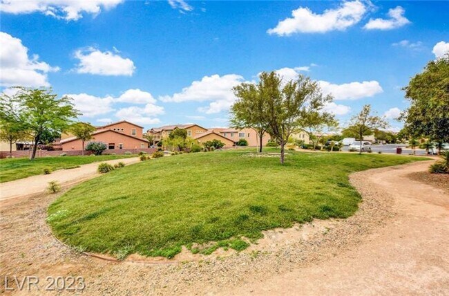 Building Photo - Guard Gated wonderful community 3 Bedroom Townhome!