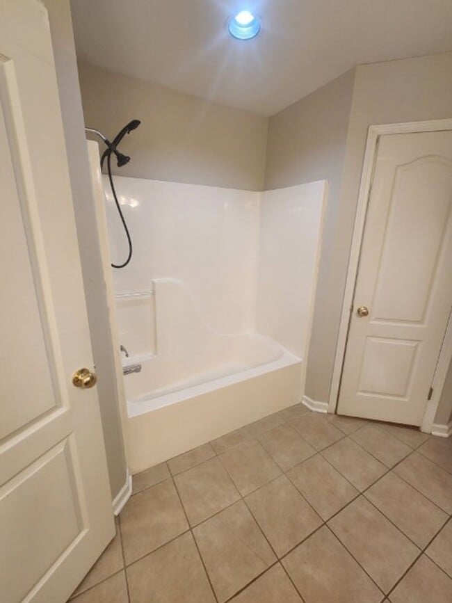 Building Photo - 701 Hidden Forest Dr