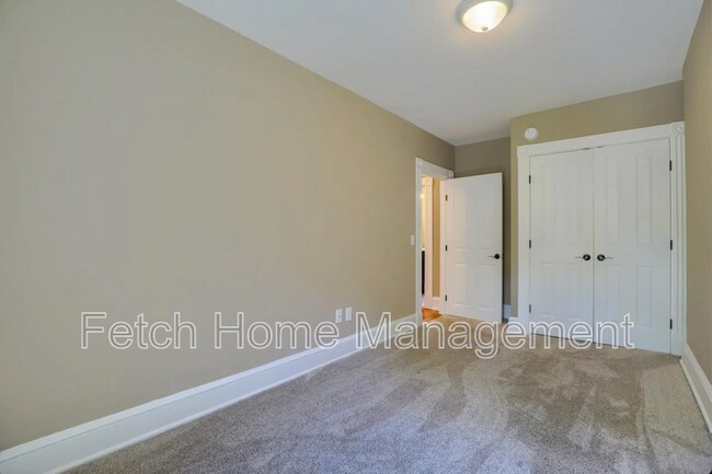 Building Photo - 28 E Vine St