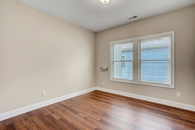 Building Photo - AVAILABLE JULY 1-BUNGALOW STYLE HOME IN MORRISVILLE