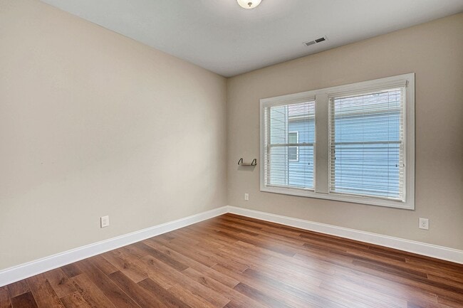 Building Photo - AVAILABLE NOW!-BUNGALOW STYLE HOME IN MORRISVILLE