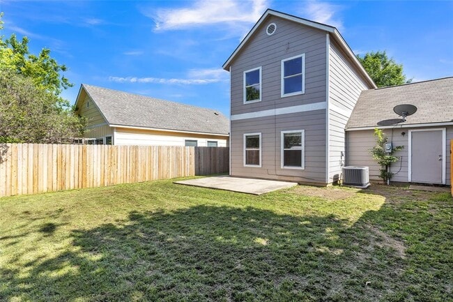 Building Photo - 1107 E 3rd St