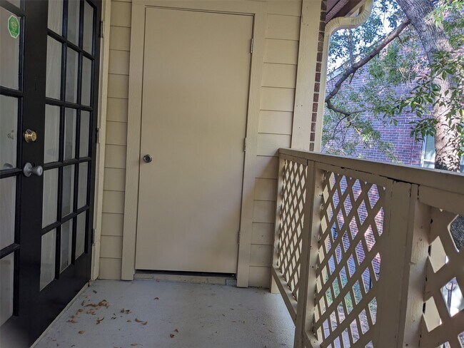 Building Photo - 8055 Cambridge St