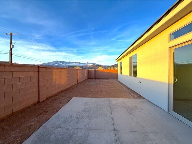 Building Photo - New 3 bed, 2 bath home with two car garage