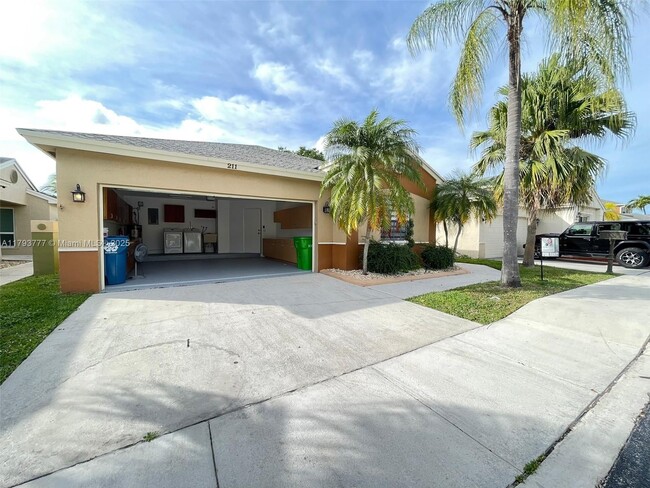 Building Photo - 211 E Riverbend Dr