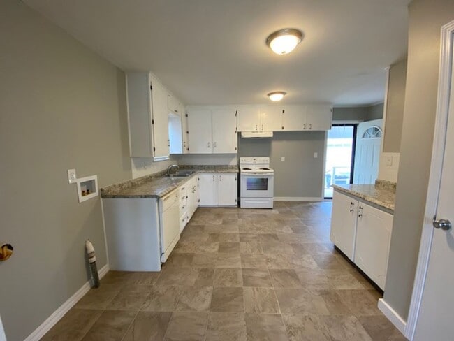 Building Photo - 3 Bed, 2 Bath Corner Lot in Tulsa!