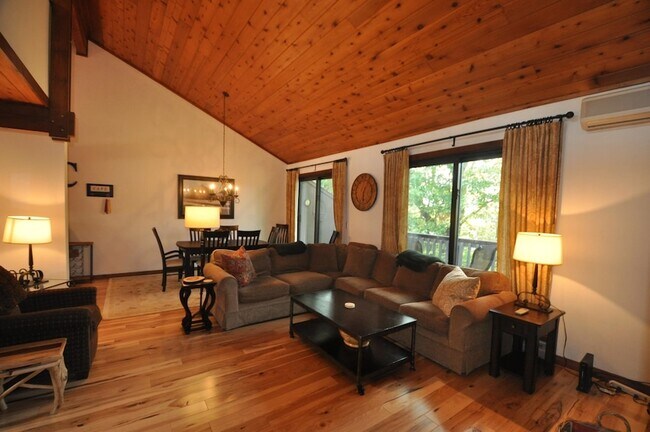 Building Photo - 55 Murray Hill Woods Rd