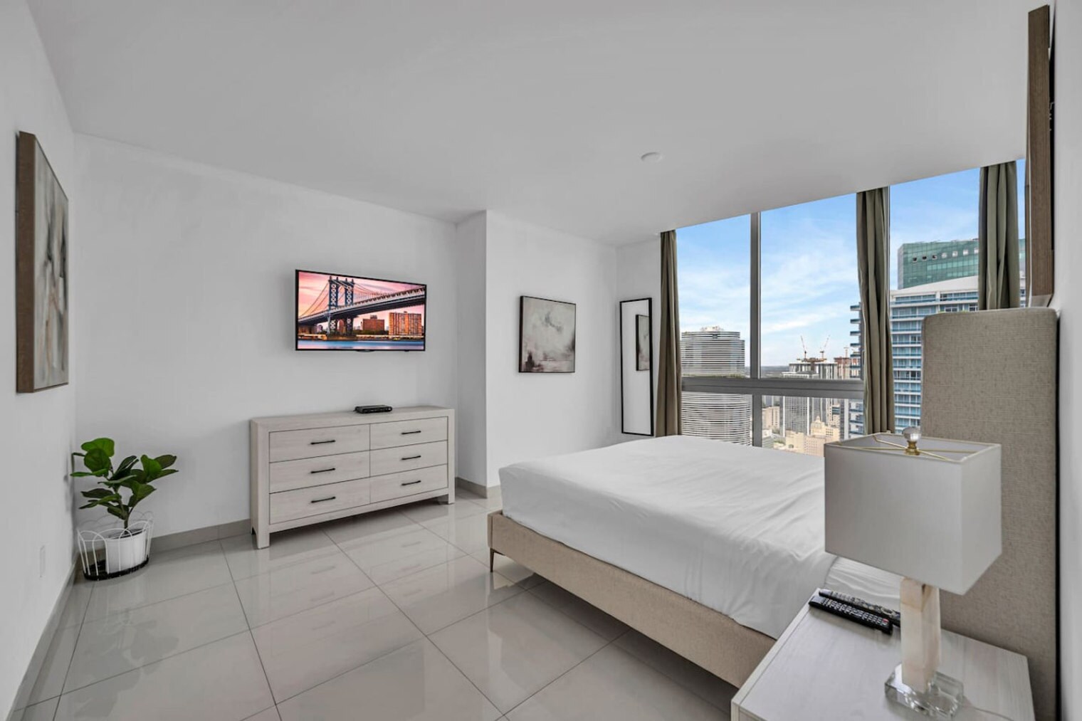 Building Photo - 485 Brickell Ave