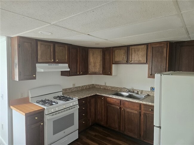 Building Photo - 35 Pleasant St