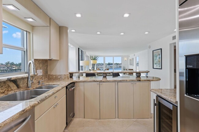 Building Photo - 511 Bayshore Dr
