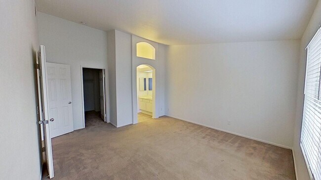 Building Photo - 30 Fuchsia: End Unit 2 Bed 2 Bath Condo in...