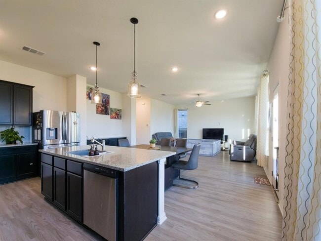 Building Photo - 627 Pheasant Hill Ln