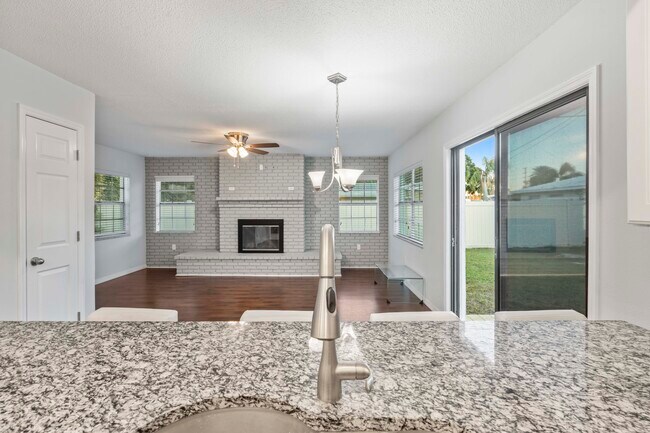 Building Photo - 353 Shirley Ave