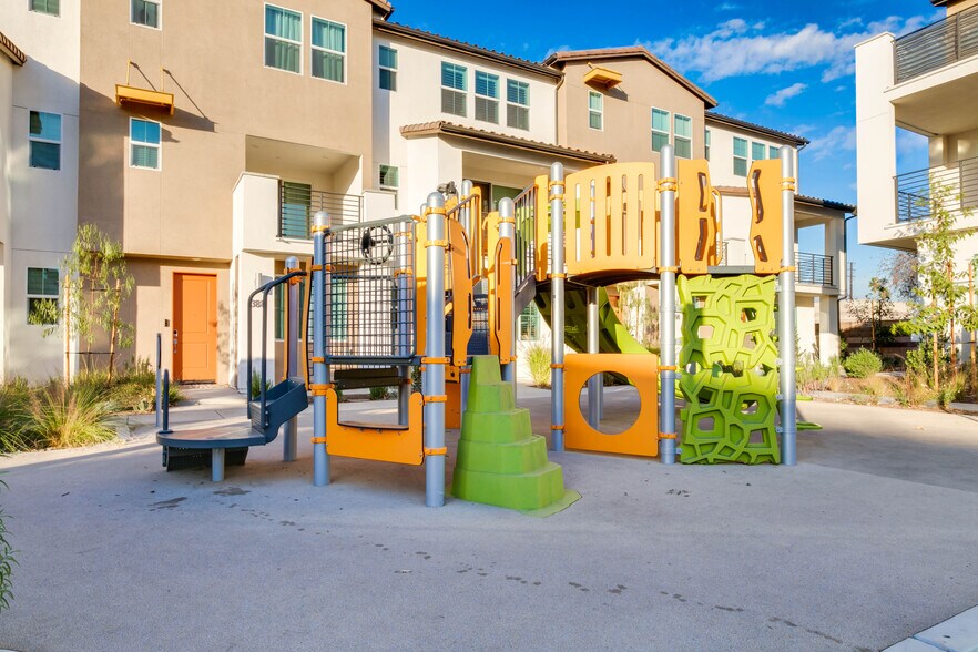 Building Photo - 667 Limoncello Ln