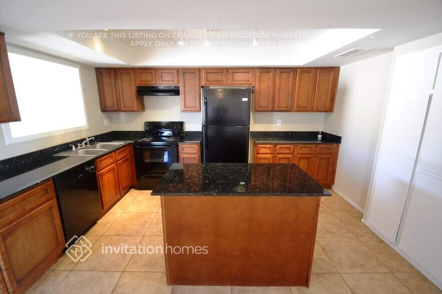 Building Photo - 5902 W Highland Ave