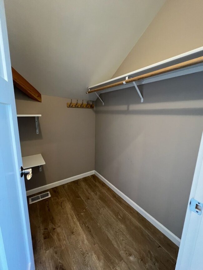 Building Photo - 215 W Whitman St