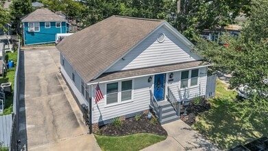 Building Photo - 2607 North Fwy