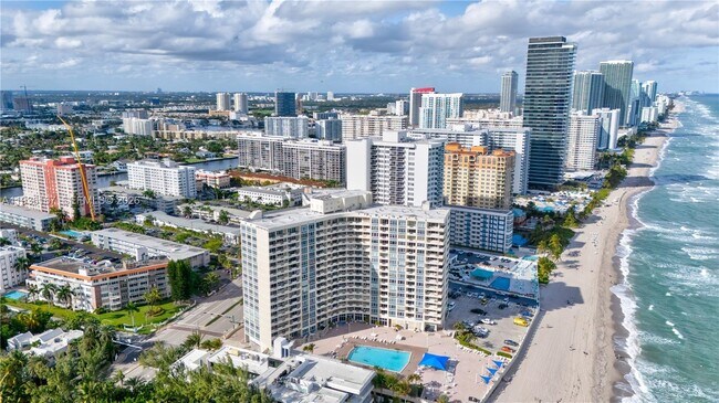 Building Photo - 3180 S Ocean Dr