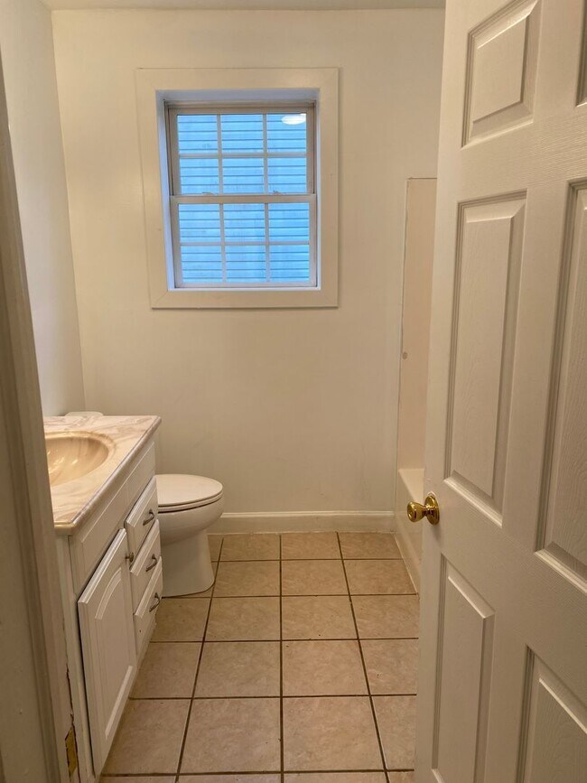 Building Photo - 2700 E Belt Blvd