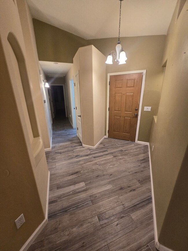 Building Photo - Beautiful 3 bedroom, 2 bath Home available