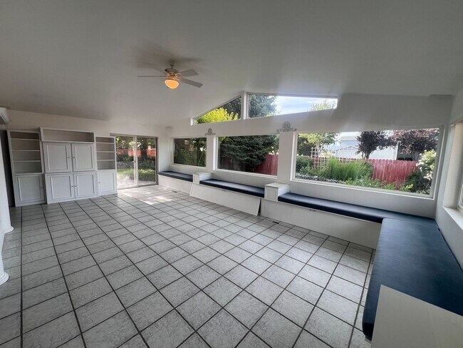 Building Photo - 4/3/2 Beautiful Home in Minden