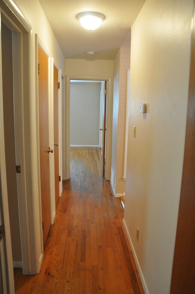 Building Photo - 2401 Thomas Ave