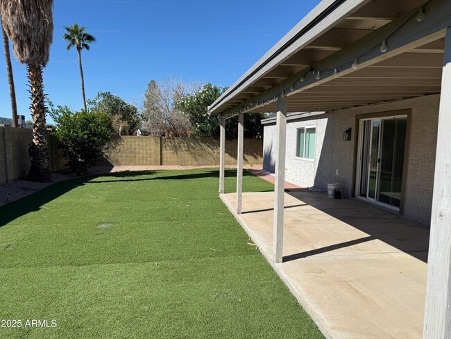 Building Photo - 1213 E Tonto Ln