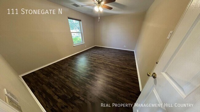 Building Photo - 111 Stonegate N