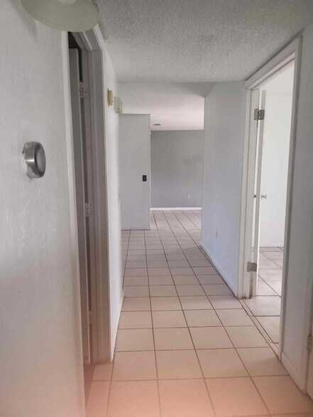 Building Photo - 305 Sierra Vista Dr