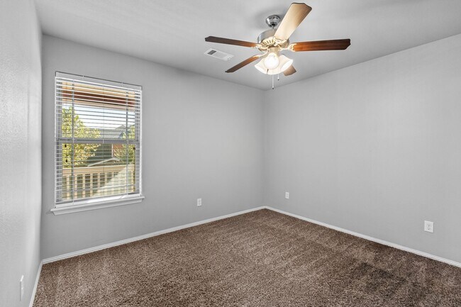 Building Photo - The Perfect Rental in Rupple Meadows!