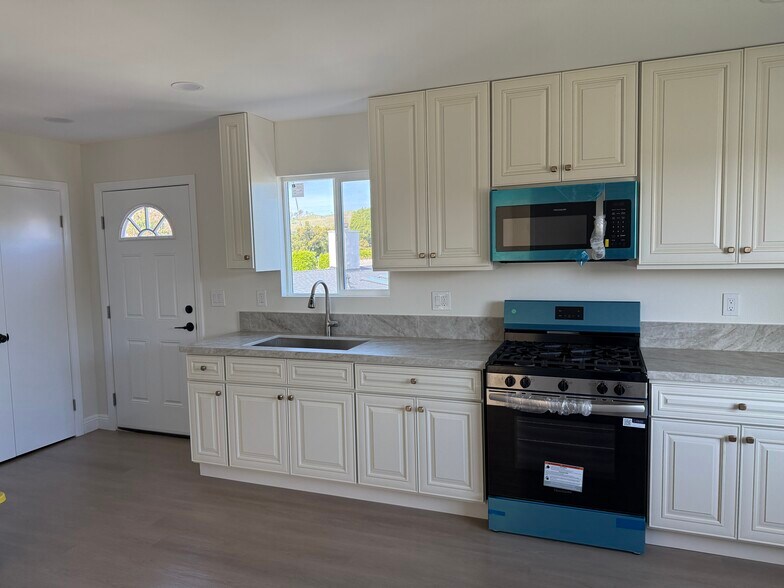 Building Photo - 4003 Bermuda Ct