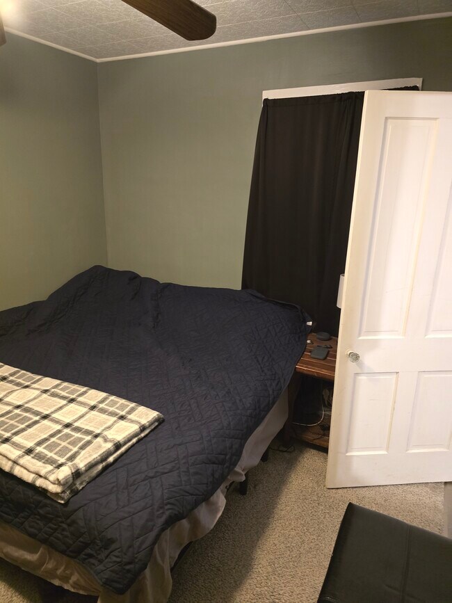 Building Photo - Bank Street