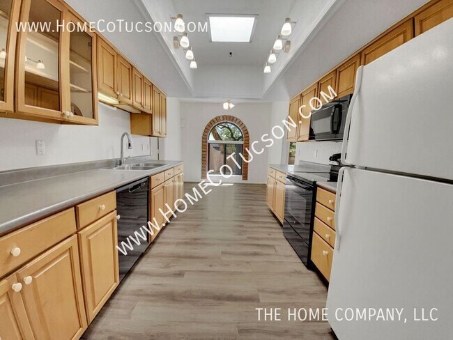 Building Photo - 5243 N Stonehouse Pl