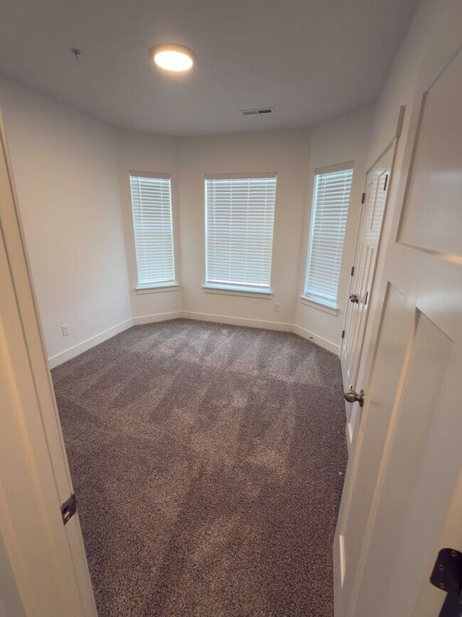 Building Photo - BRAND NEW Condo in Herriman!!!