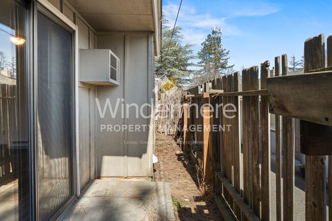 Building Photo - 2702 E 31st Ave