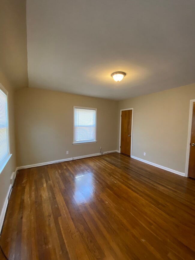 Building Photo - 3850 Covington Rd