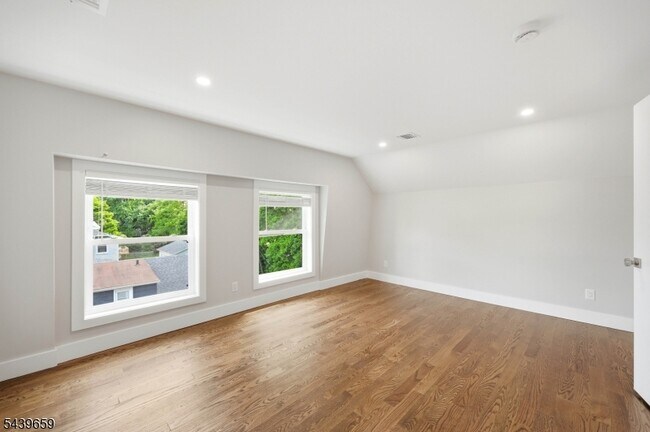 Building Photo - 40 Jardine Rd