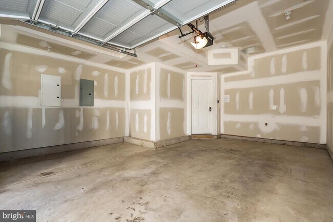 Building Photo - 113 Royal Mews